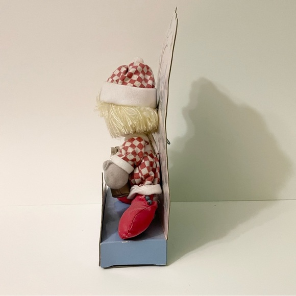 Vintage 1991 Applause Precious Moments Winter Bird Seed Feeding Girl Doll - Picture 7 of 12